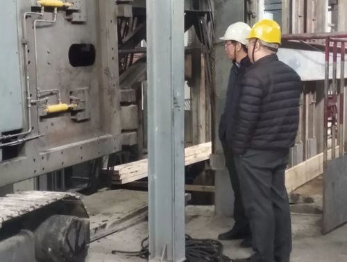 公司检查组莅临安装二部板集工地，检查通讯设备安装工作